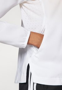 adidas Performance ADIZERO ESSENTIALS - Løbejakker - white