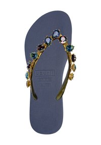 Tongs avec une semelle texturée bleu foncé, présentant une lanière dorée ornée de gemmes multicolores ressemblant à des cristaux.