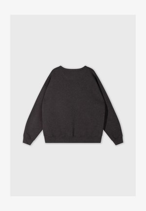 Donkergrijze sweatshir met een ontspannen pasvorm, ronde halslijn, verlaagde schouders en geribde manchetten. Zachte stof met geen patronen of accenten.