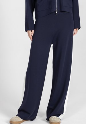 - Spodnie treningowe