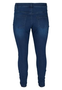 Pantalones vaqueros ajustados de color azul oscuro con una textura de denim suave, corte slim y dos bolsillos traseros. Presentan una cinturilla estándar y un diseño de largo hasta el tobillo.