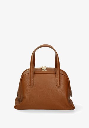 Bruin leren handtas met dubbele handgrepen, ritssluiting en textuur. Compacte vorm met ronde hoeken en minimale hardwareaccenten.