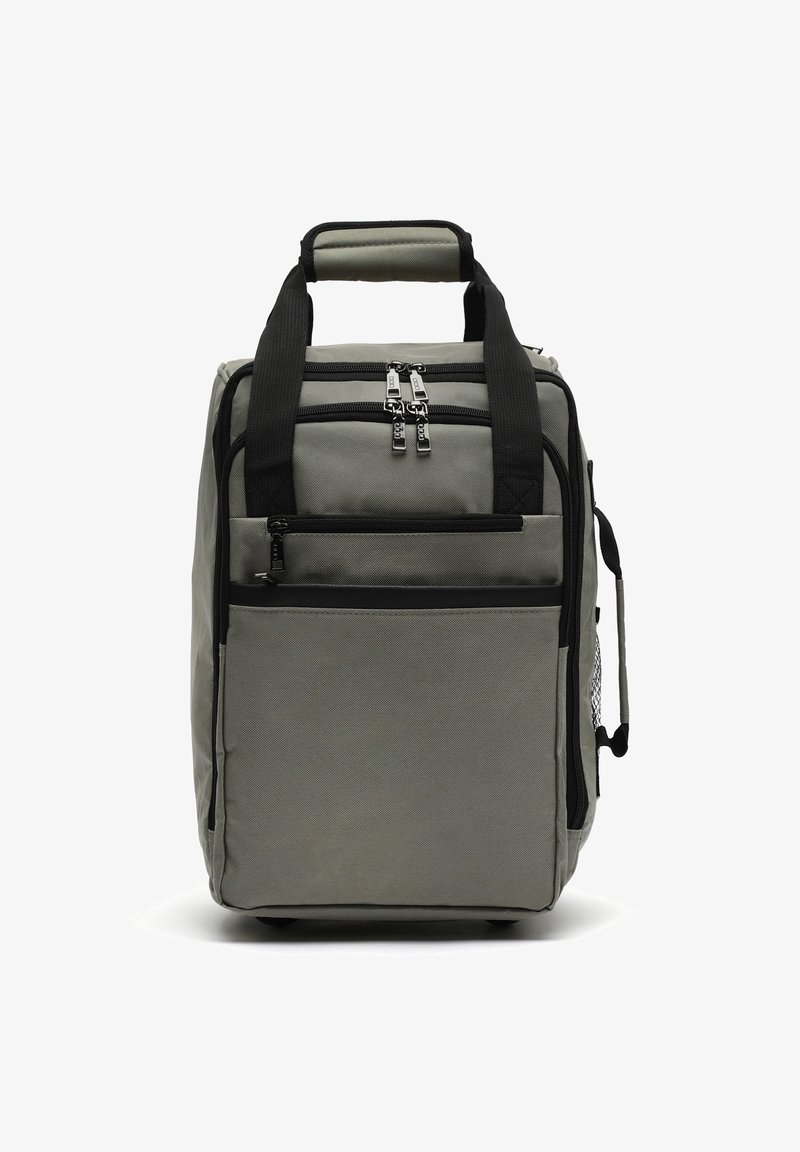 Pilka daugiskyrių kuprinė su dviem užtrauktukais, sustiprintomis juodomis rankenomis, priekinėje kišenėje ir tinklelio kišenėje šone. Patvari audinio konstrukcija.