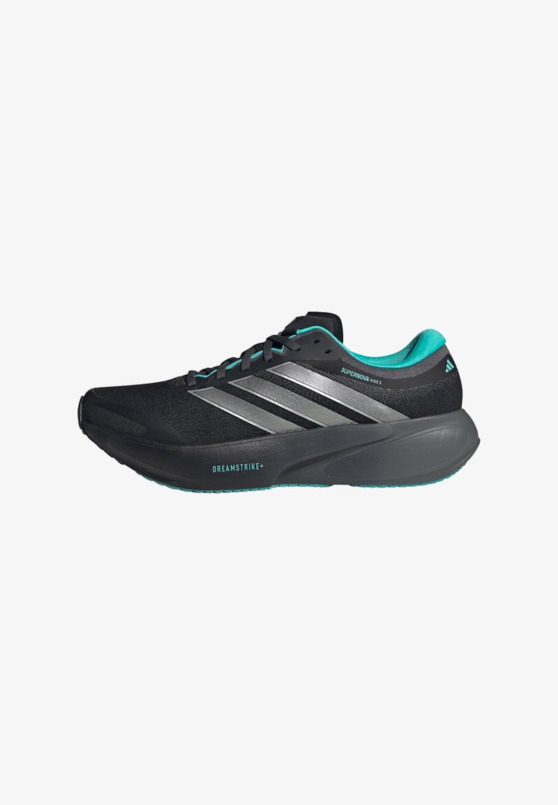 Chaussure de course noire avec une tige texturée, un design argenté à trois bandes et des accents turquoise. Elle possède une semelle coussinée portant la mention "DREAMSTRIKE+".