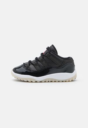 AIR 11 RETRO LOW UNISEX - Basketball shoes - black/gym red/white/sail