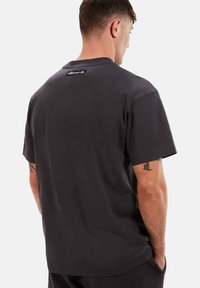 Ellesse Camiseta estampada - grey