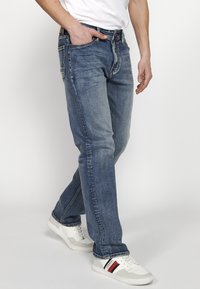 Koroshi COMFORT FIT - Straight leg jeans - azul cl light blue