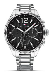 Montre en acier inoxydable argenté avec un cadran noir texturé, de grands chiffres, trois sous-cadrans et un tachymètre. Elle est dotée d'un bracelet en mailles métalliques.