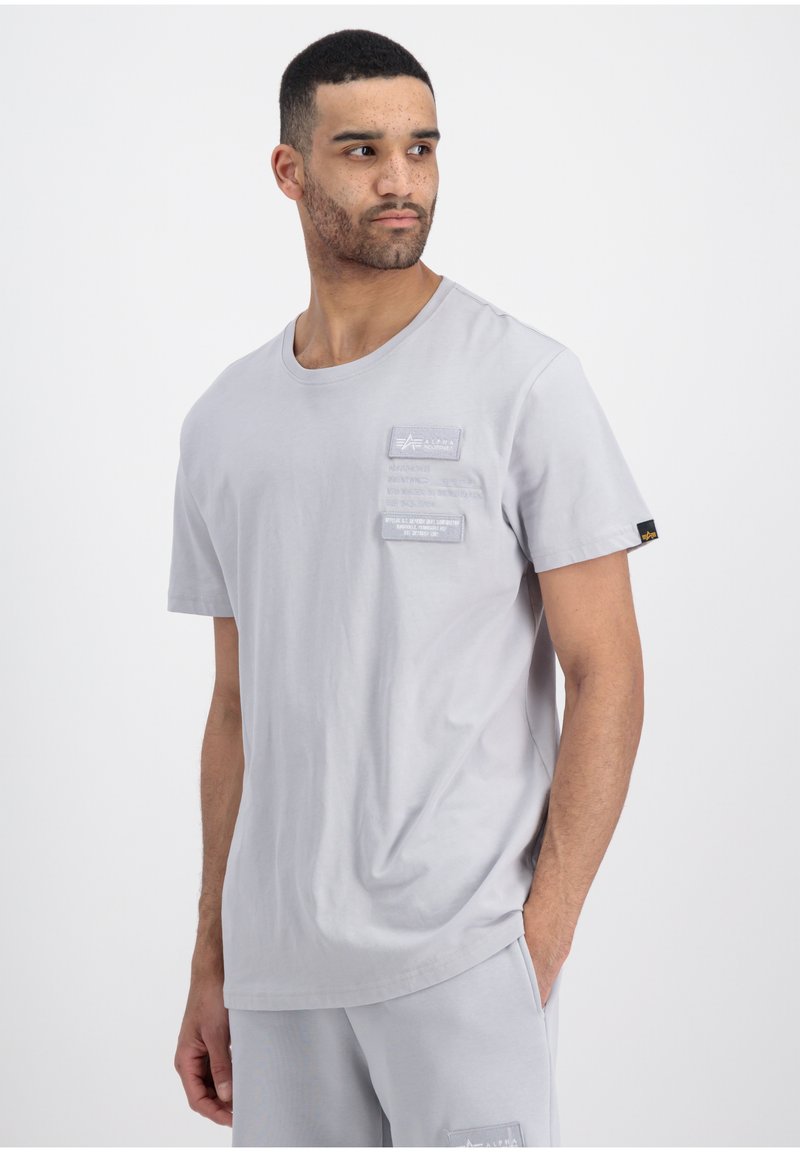 Alpha Industries PATCH T LF - T-Shirt print - pastel grey/grau - Zalando.ch