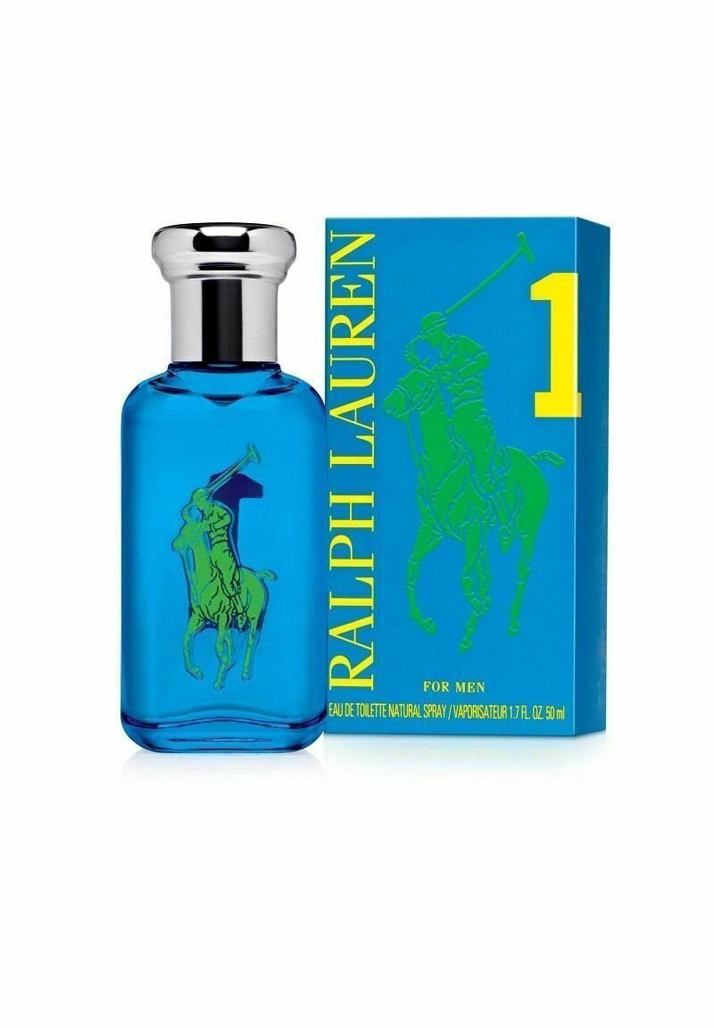 Blå glasflaska med silverlock har en grön polo-spelare logo. Tillsammans med en ljusblå låda med gröna och gula accenter.