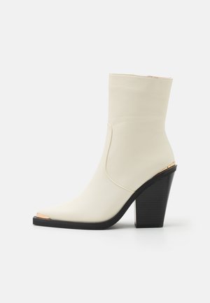 DECLAN - High heeled ankle boots - white