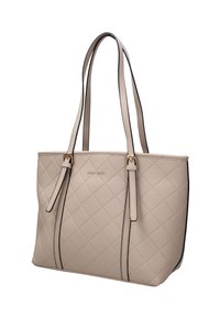 Borsa a tracolla beige trapuntata con rifiniture nere, dotata di due lunghe maniglie e accessori in tonalità oro. Texture liscia, forma rettangolare e logo discreto.