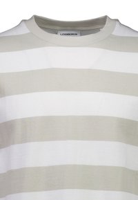 T-shirt léger en coton avec des rayures horizontales en beige doux et blanc. Col rond avec une texture lisse et un marquage subtil.