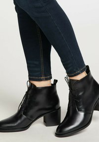 usha SCHUHE - Stivaletti stringati - schwarz