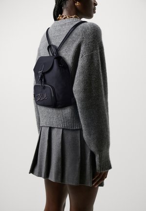 KARL LAGERFELD, SIGNATURE FLAP - Sac à dos - black