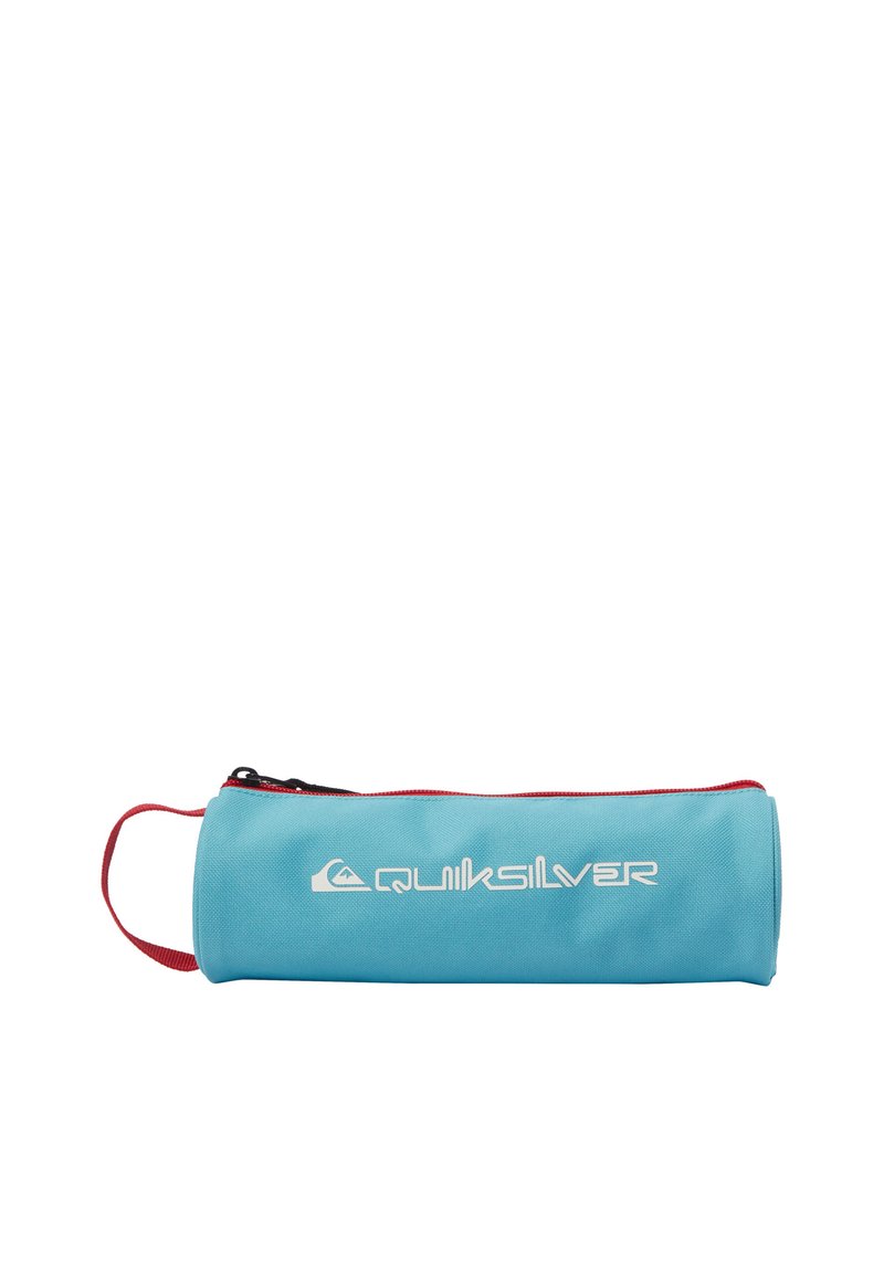 Blauwe cilindrische tas met rits, rode accenten en een wit logo. Gemaakt van duurzaam materiaal, geschikt voor opslag of reizen.
