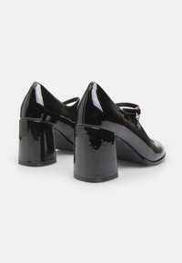 Bata Pantofi clasici cu toc - nero