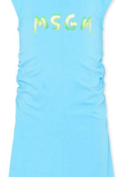 Robe bleue sans manches avec côtés froncés et "MSGM" imprimé en lettres texturées jaunes et vertes sur la poitrine.