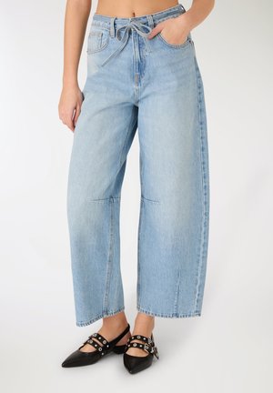 - Jeansy Relaxed Fit