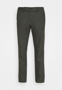 Pantaloni in lino verde scuro con taglio dritto, dotati di chiusura a bottone e tasche laterali. Tessuto liscio con dettagli minimi.