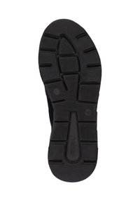 Semelle de chaussure en caoutchouc noir avec un motif de grip texturé, des rainures et des accents moulés, dotée d'une section centrale lisse et d'un marquage.