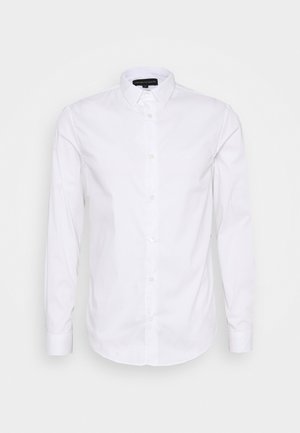 Witte langharige overhemd met een button-down kraag, gemaakt van een gladde katoen stof, met een klein logo op de borst en knopen aan de voorkant.