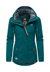 Miętowa zimowa kurtka z miękkim szarym wnętrzem, zamkiem na przodzie i kieszeniami na zatrzaski, regulowanym kapturem oraz ozdobnymi elementami metalowymi.