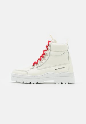 MOUNTAIN BOOT ROCK - Lace-up ankle boots - white
