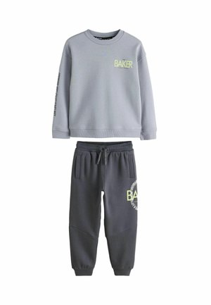 Baker by Ted Baker, REGULAR FIT - OVERSIZED LETTER GRAPHIC PRINT SWEATSHIRT AND JOGGERS SET . - Trainingsanzug - grey tonal