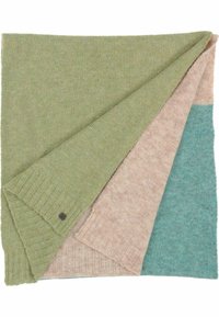 Écharpe en tricot présentant trois couleurs : vert clair, beige et bleu canard. Tissu texturé avec un rebord côtelé et un petit détail en métal.