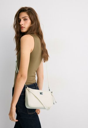 Stradivarius, CROSSBODY SHOULDER BAG WITH CLOSURE - Sac à main - beige