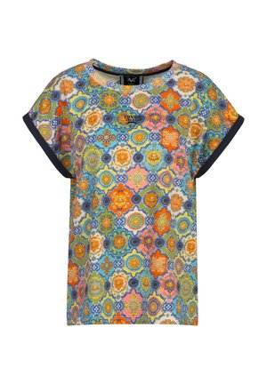 Bluse mit kurzen Ärmeln und lebendigen geometrischen und floralen Kachelmustern in Blau, Orange, Gelb, Pink und Grün, mit marineblauen Ärmelbündchen.