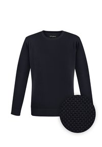 Granatowy sweter wykonany na szydełku z okrągłym dekoltem, długimi rękawami i prążkowanym wykończeniem. Zawiera zbliżenie na wzór faktury materiału.