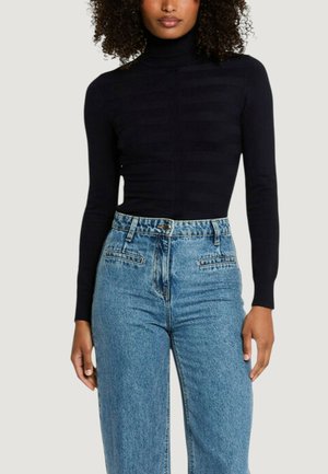 - Sweter