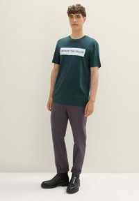TOM TAILOR DENIM LOGO - Tričko s potlačou - dark gable green