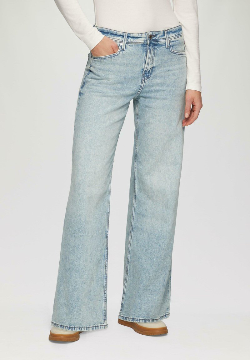 s.Oliver MID RISE - Flared Jeans - blau