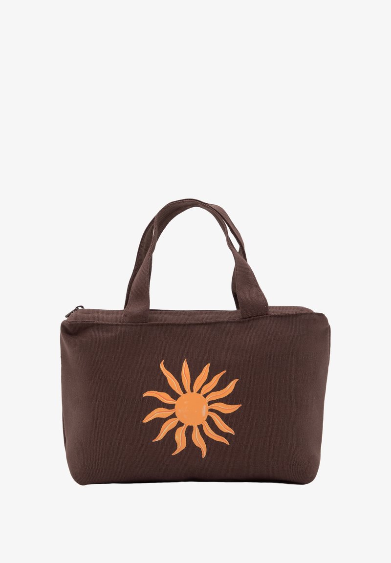 Borsa di stoffa marrone con due manici corti e chiusura con zip. Presenta una grafica di un sole arancione sulla parte frontale, contro uno sfondo scuro.