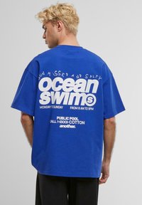 Another Cotton Lab - OCEAN SWIM - Print T-shirt - blue Thumbnail Image 1