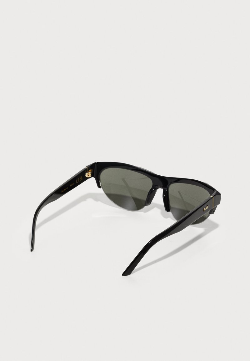 Zwarte zonnebril met ronde monturen, grijze lenzen en gouden accenten op de veren. Slank ontwerp met een glanzende afwerking en een lichtgewicht constructie.