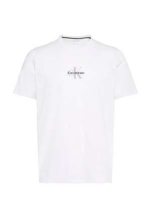 Weißes T-Shirt mit kurzen Ärmeln und dem "cK Calvin Klein"-Logo, das in Schwarz und Grau mittig auf der Brust gedruckt ist.