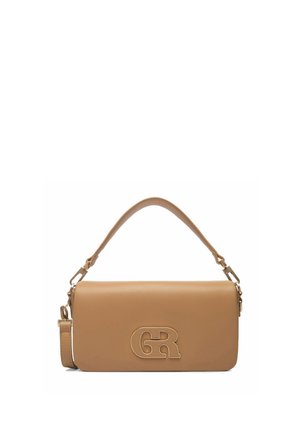 Brązowa skórzana torba na ramię z pojedynczym uchwytem i metalowym logo GR na przedniej klapie, na białym tle.