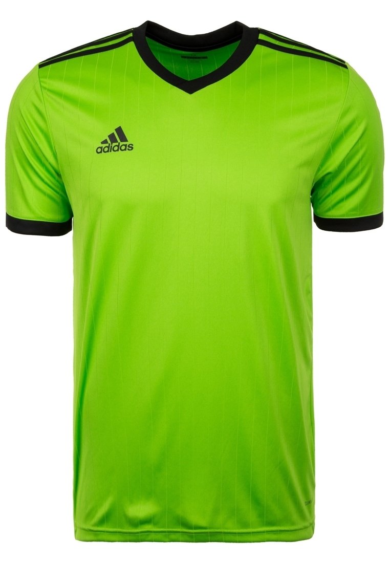 Grön kortärmad fotbollsjacka med V-hals, svarta detaljer på ärmar och krage, med vertikala linjer och en Adidas-logotyp på bröstet.