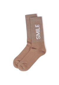 Chaussettes brunes en tissu lisse et côtelé avec un design uni. Le mot "SOURIRE" est en évidence en blanc au niveau de la cheville.