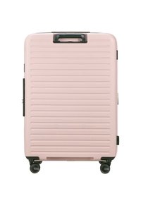 Hartschalen-Rosa-Koffer mit horizontalen Rillen, schwarzem Griff und leichtgängigen Rollen. Verfügt über eine schlanke, rechteckige Form und strapazierfähiges Material.