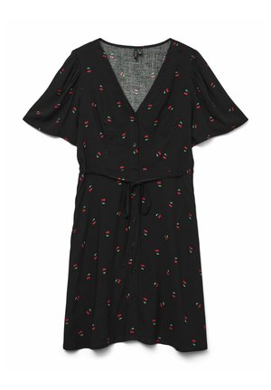 Robe noire à manches courtes avec col en V, boutons à l'avant, ceinture à la taille et petit imprimé de cerises rouges avec des feuilles vertes partout.