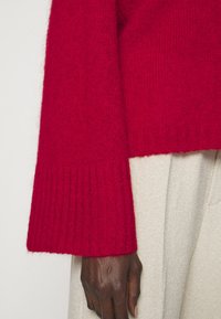 By Malene Birger Neule - red