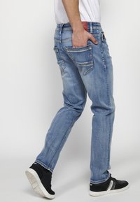 Koroshi Egyenes szárú farmer - azul cl light blue