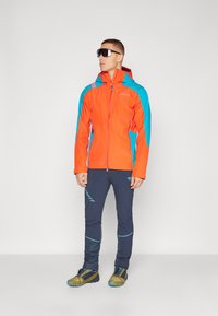 La Sportiva CROSSRIDGE EVO - Jachetă hardshell - cherry tomato/tropic blue