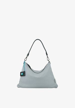 Borsa a tracolla in pelle grigio chiaro con una singola tracolla nera, cerniera superiore e piccolo tag nero attaccato con cordino blu.