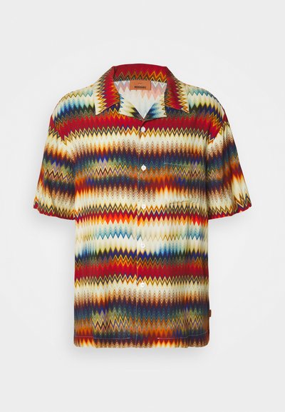 Kortärmad skjorta med ett färgglatt zigzag-mönster i röd, blå, gul och kräm. Tillverkad av lättviktig tyg med krage och knäppning.